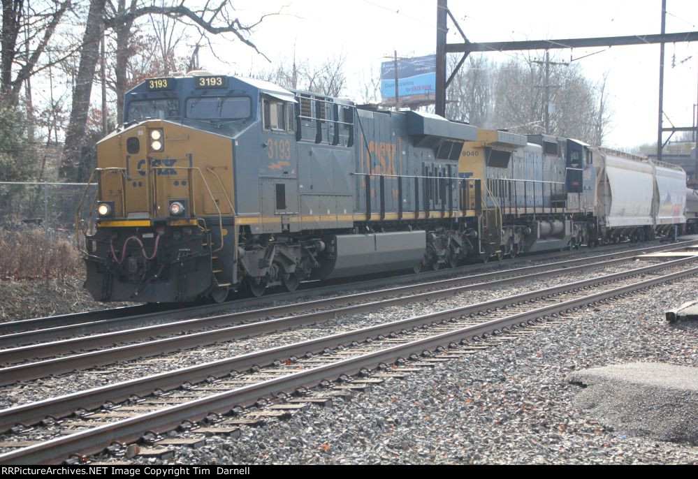 CSX 3193 on  Q404